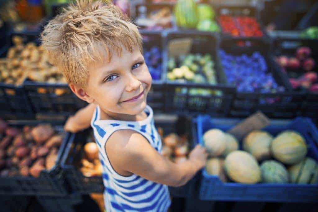 enfant marché publique