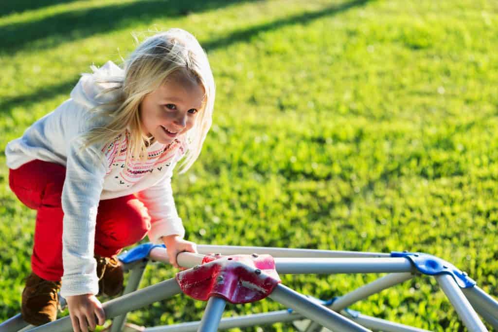 enfant au parc