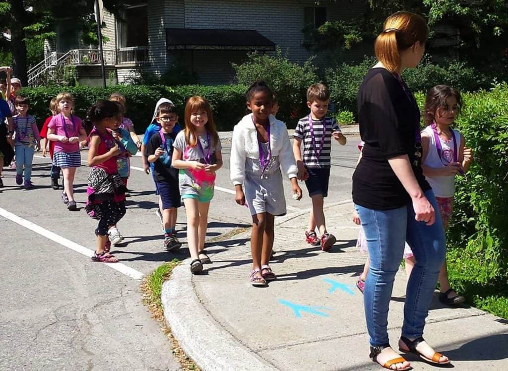 marcher vers l'ecole