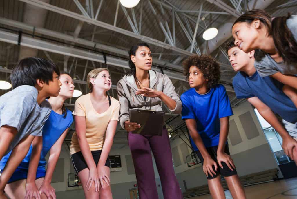 entraineur avec jeunes