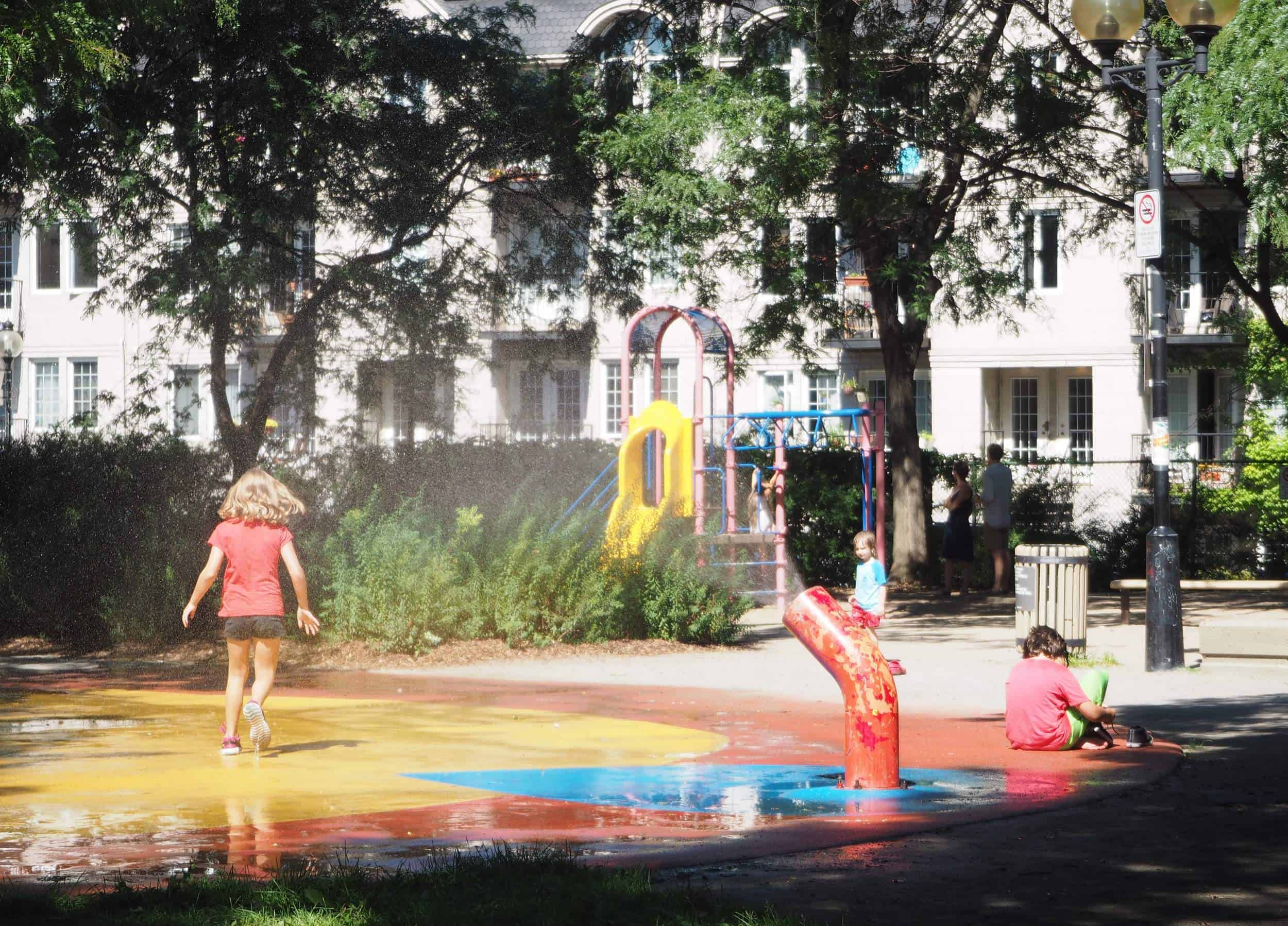 enfants dans un parc