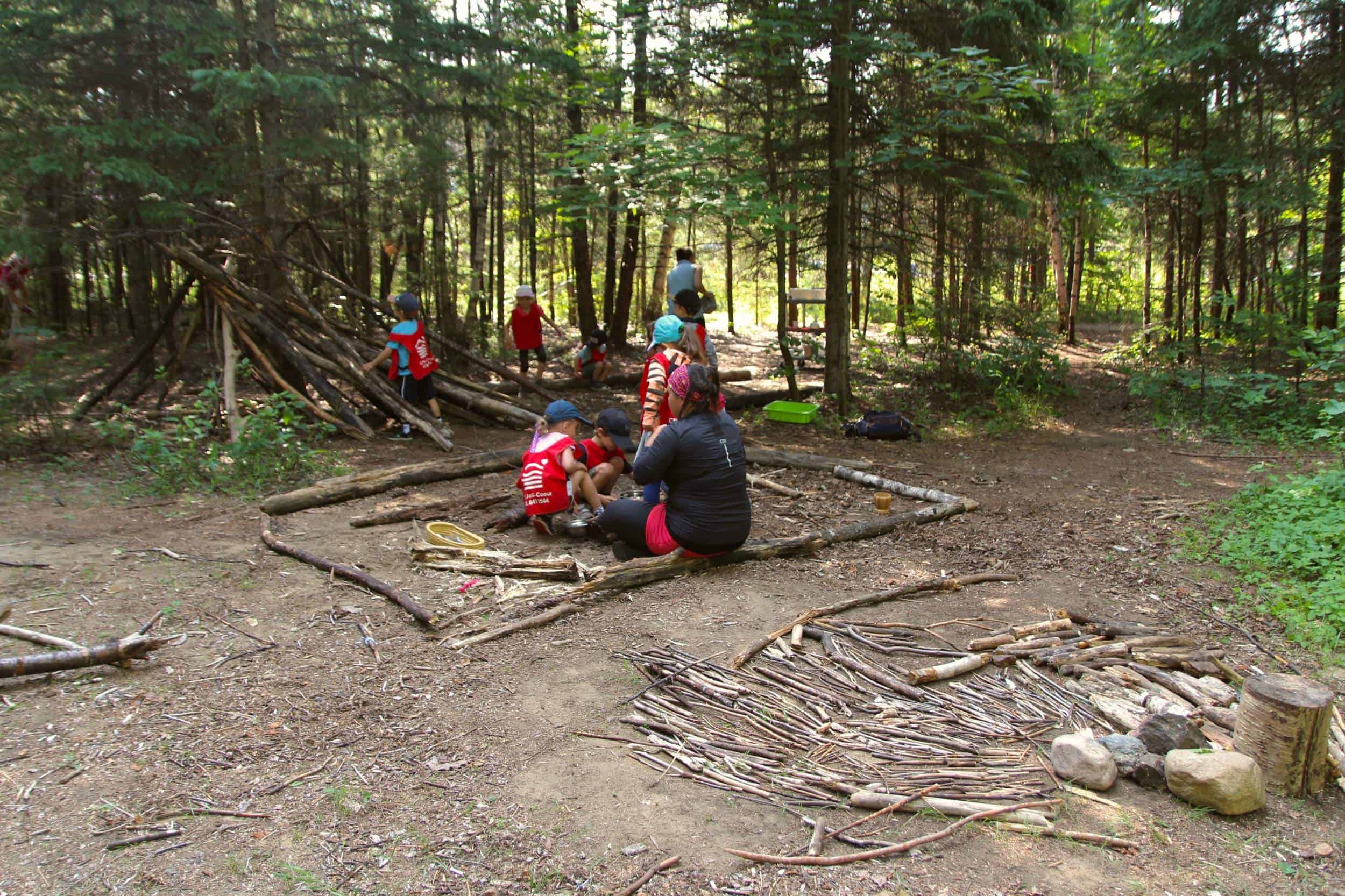 enfants en forêt