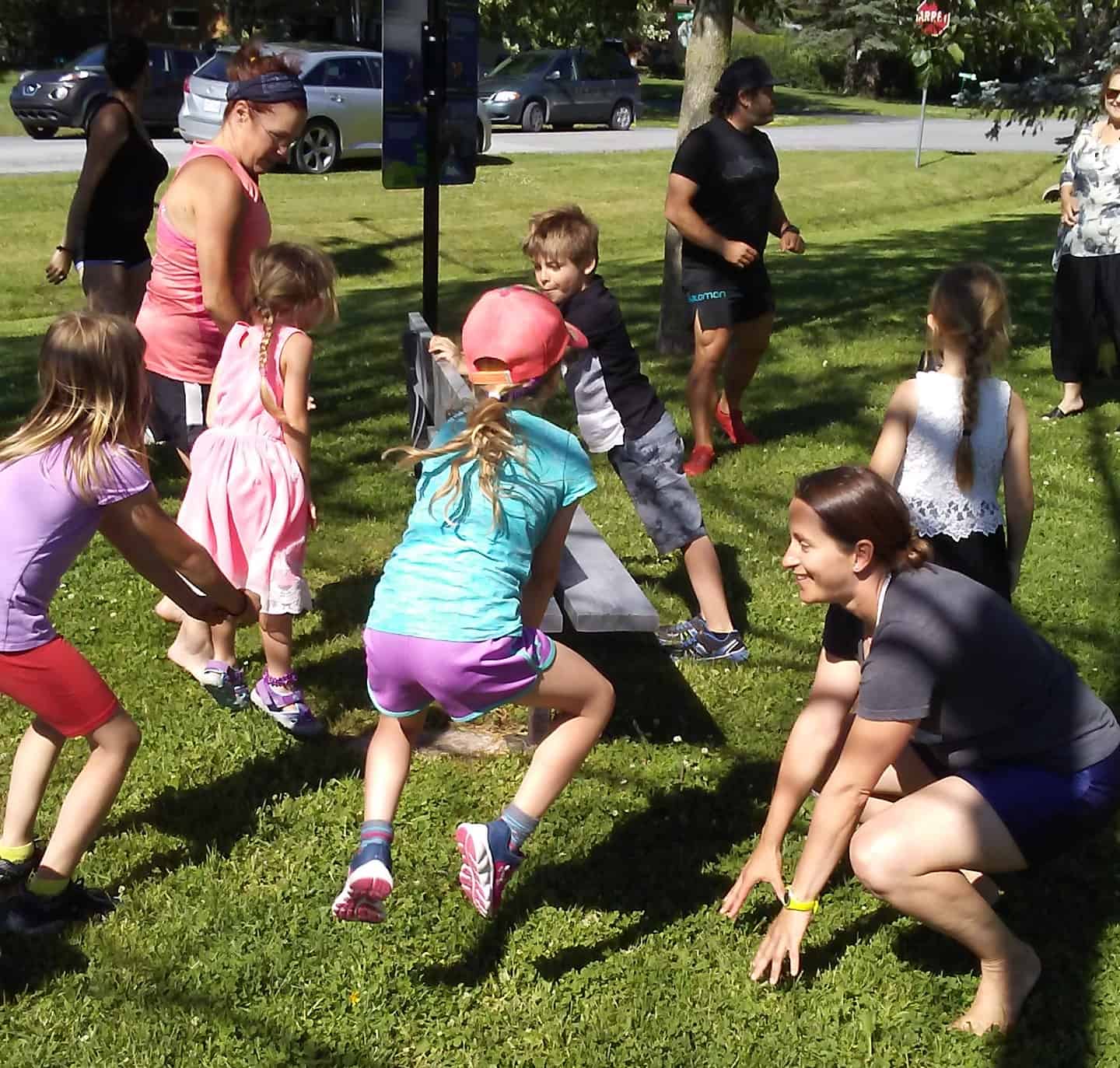 enfants jouent au parc